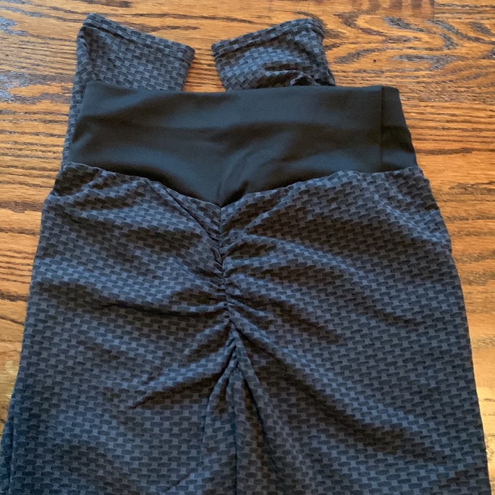 Workout capris - Picture 2 of 4